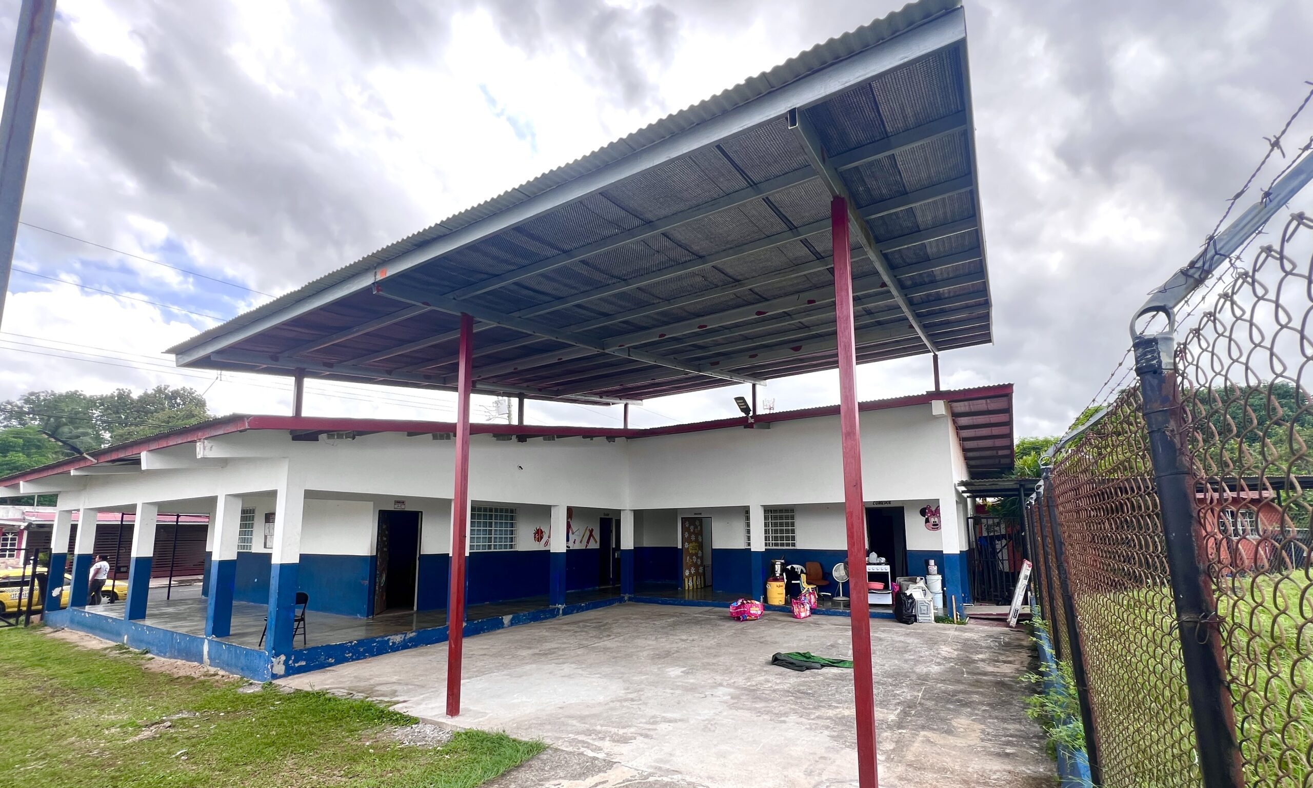 Instalación de techo en el Centro Educativo Inicial de la Junta Comunal de Vacamonte.